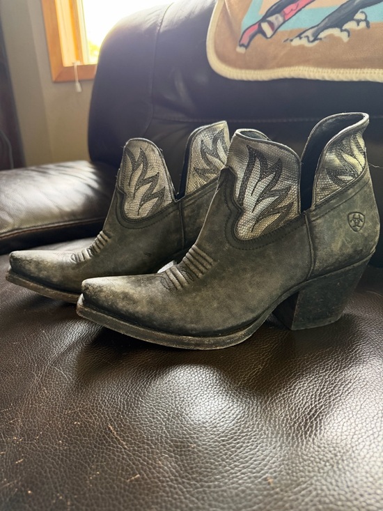 Ariat Shoes - Women’s Ariat Dixon Grey Suede Distressed Ankle Bootie Size 8.5b